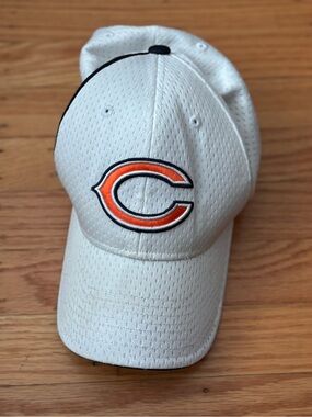 Chicago Bears Reebok White and Black NFL Mesh Cap -gently used